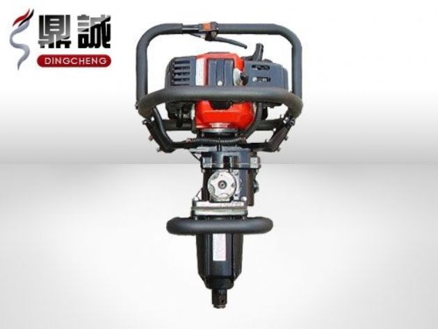 點擊查看詳細信息<br>標題：便攜式內(nèi)燃扳手 閱讀次數(shù)：4111