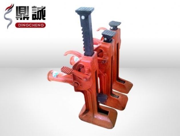 點擊查看詳細信息<br>標題：齒條式起道機 閱讀次數(shù)：4057