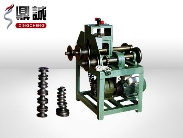 點擊查看詳細信息<br>標題：立式多功能滾動式彎管機 閱讀次數：4923